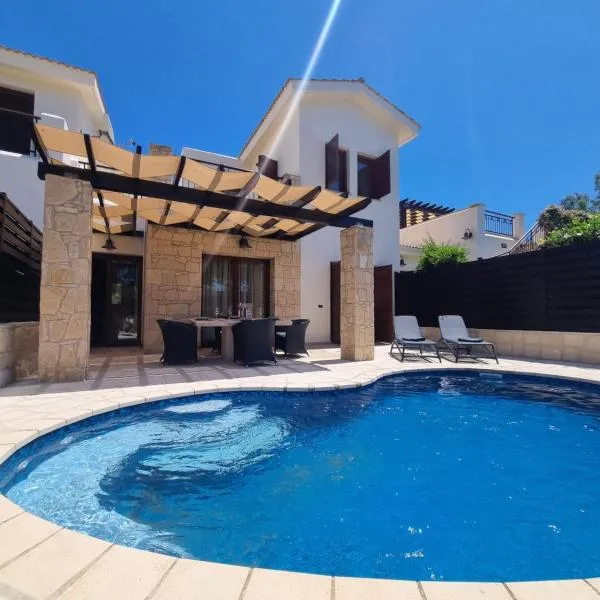 Villa Nausicaa private pool & hot tub, Aphrodite Hills Golf Resort, hotel in Kouklia