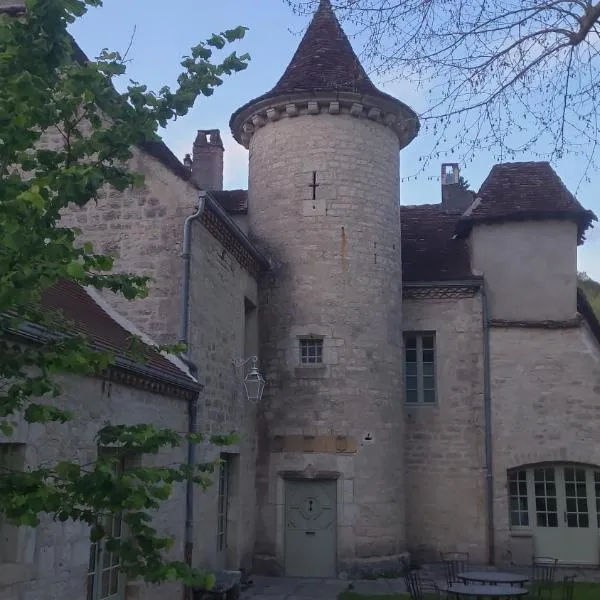 Chambres d'hotes Domaine de Feneyrol – hotel w mieście Vaillac