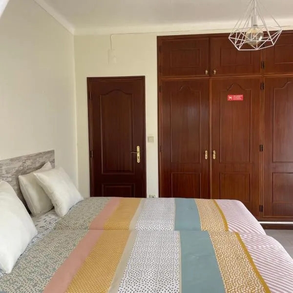 Quinta das Palmeiras - Casa no Campo com Piscina, hotel v destinaci Pegões