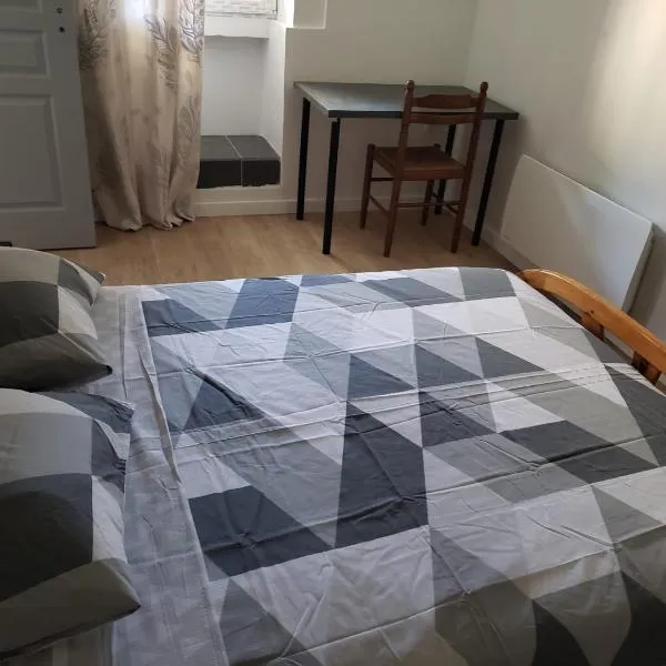 Chambres meublées et spacieuses, hotel v destinaci LʼIsle-Jourdain