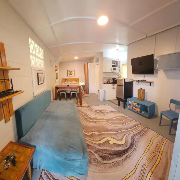 Gloria's mini hideaway, hotel in Christ Church