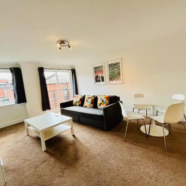 Exquisite City Centre Apartment - 2 Bed 2 Bath - Free Parking - Netflix Amazon Disney Enabled Smart TV, hotel in Birmingham
