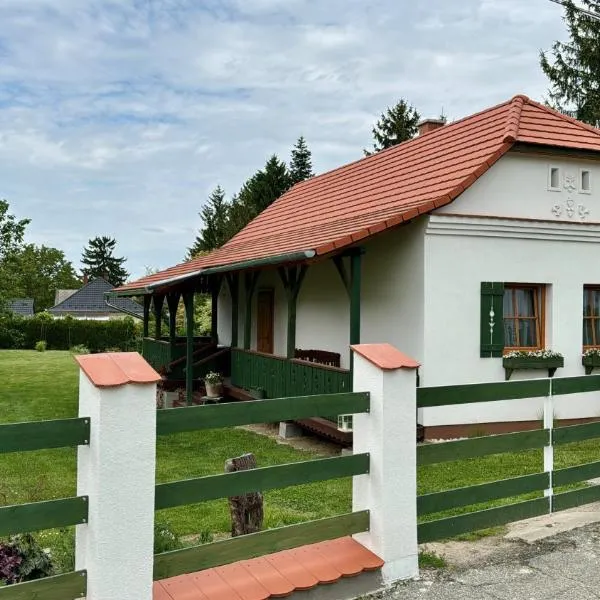 Zöld 21 Cottage, hotel in Őrtilos