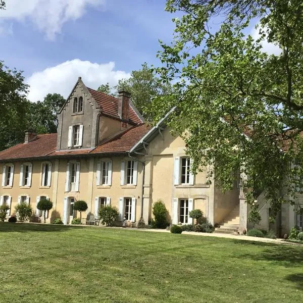 Les Souris dans le Grenier, hotel in Courpignac