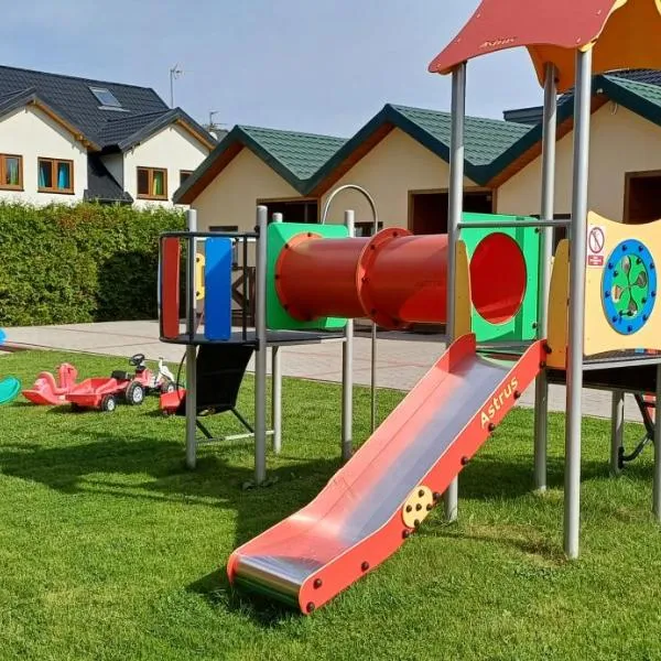 Błękitna Fala Domki Letniskowe, hotel en Sarbinowo