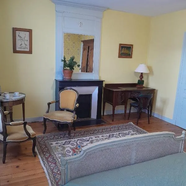 Chambres d'hôtes de charme dans maison de maitre XIXème, hotel v destinácii Périers