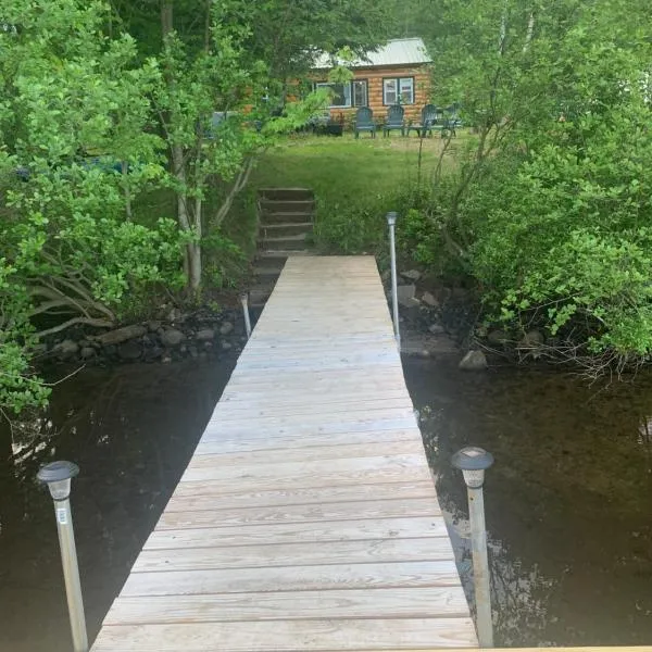 Adirondack Waterfront Cabin Upper Hudson Tributary, hotel v destinaci Lake Luzerne