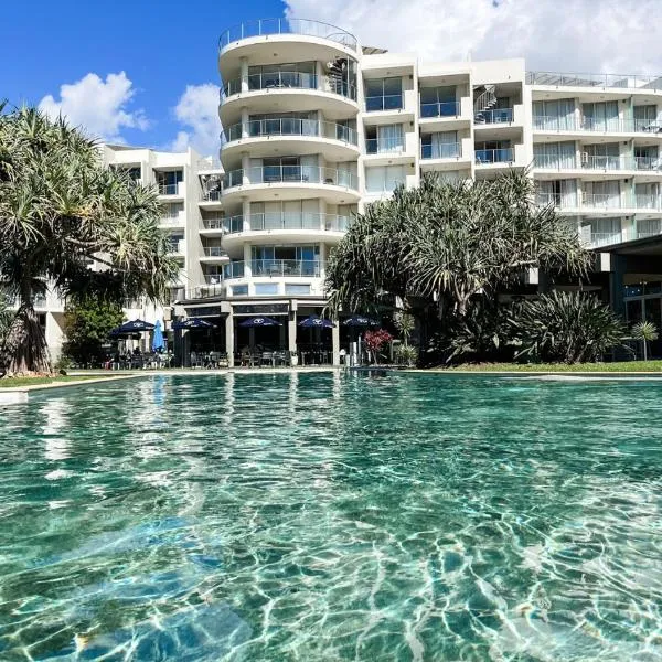 Privately Owned Hotel Room in Beachside Resort - Sleeps 4, ξενοδοχείο σε Marcoola