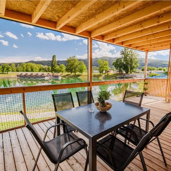 DELUXE Lake View Mobile Homes with Thermal Riviera Tickets, hotell sihtkohas Čatež ob Savi