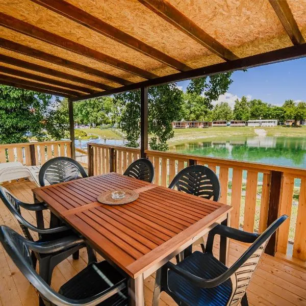 Lake View Mobile Homes with Thermal Riviera Tickets in Terme Čatež, hotell sihtkohas Čatež ob Savi