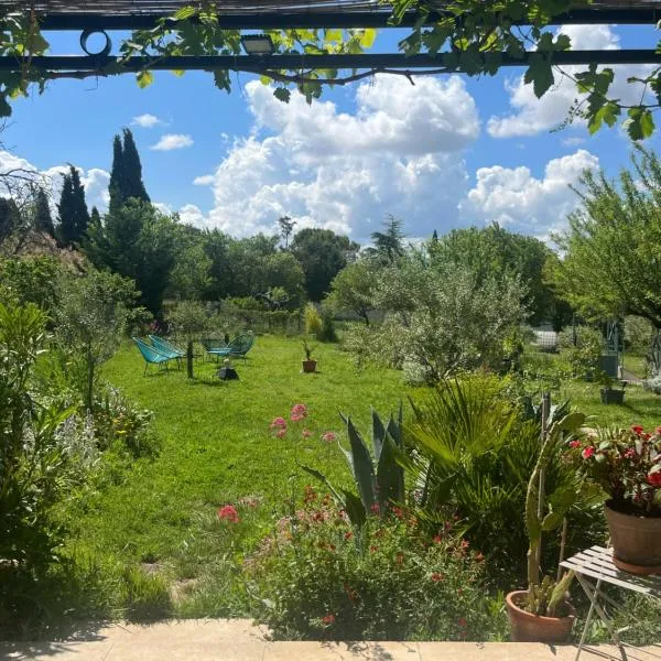 L'oléastre en Luberon 2, хотел в Grambois