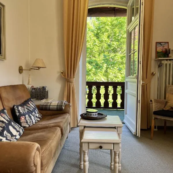 Ferienwohnung im Burghotel، فندق في أشاو آم شيمغاو