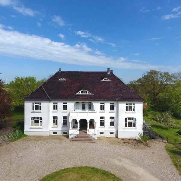 Ferienwohnung Gut Hardesby - großzügig mit Kamin & tollem Garten, hotell i Sörup