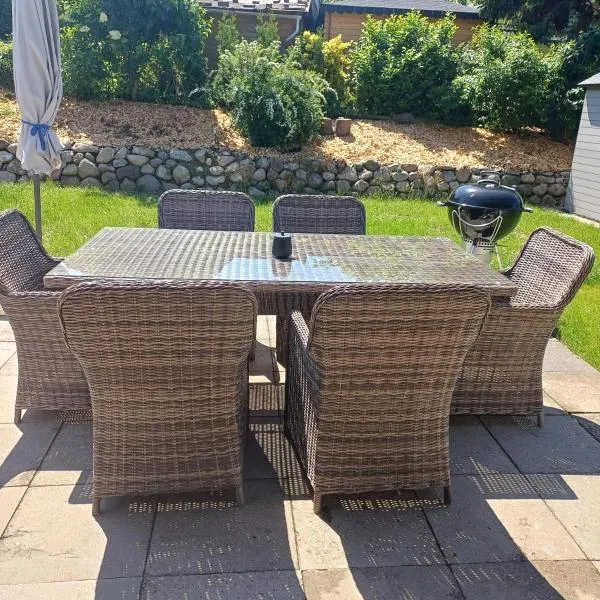 Ferienhaus mit 4 Schlafzimmer, hotel in Pansdorf