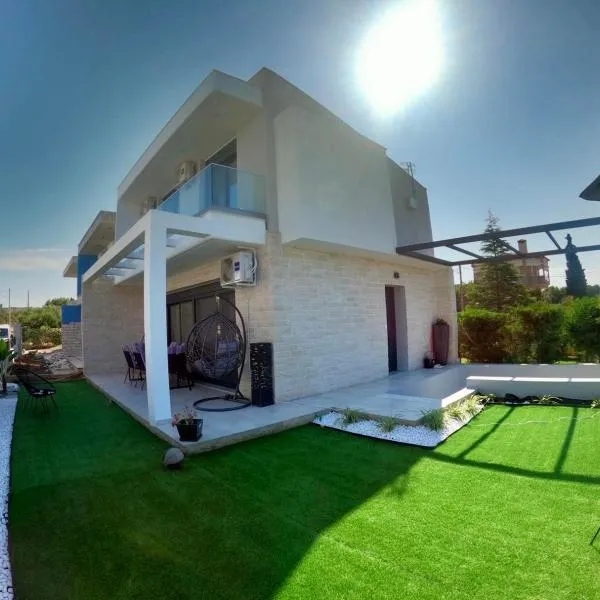 Villa Sunset Yerakini, hotel v destinácii Poligiros