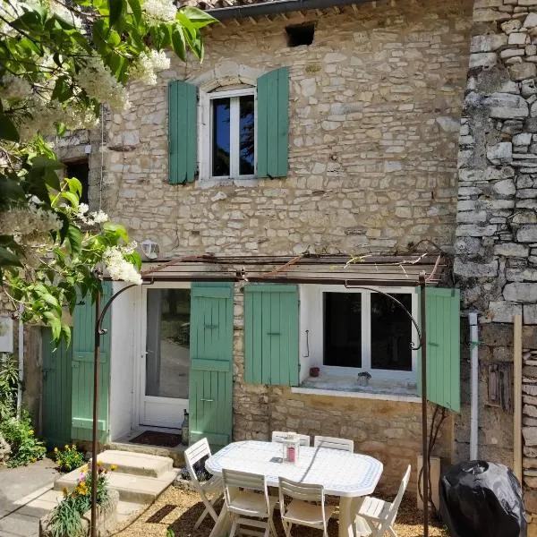 Maison dans le luberon, hotel en Viens