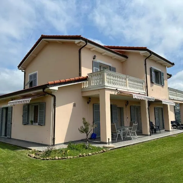 Casa degli ulivi – hotel w mieście Taggia
