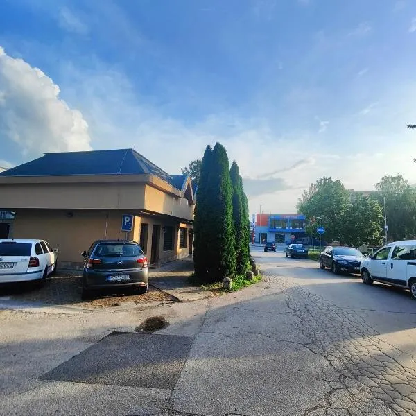Parrot district apartments, hotel v destinaci Nové Zámky