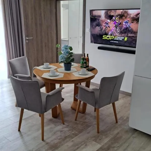 Mega Lux Apartament z Basenem & Spa – hotel w Sianożętach