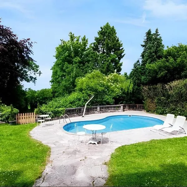 Maison confortable avec piscine privée à Bailleul, hotel di Bailleul