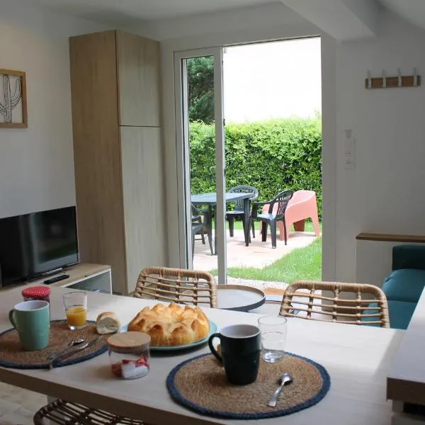 Le Cocon des Mardors, hotel v destinaci Couternon