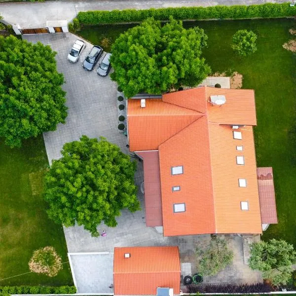 Countryside luxury studios, hotel in Káto Lekhónia