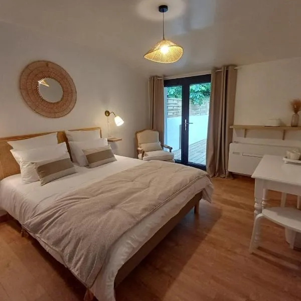 Izeien Azpian – hotel w mieście Arcangues