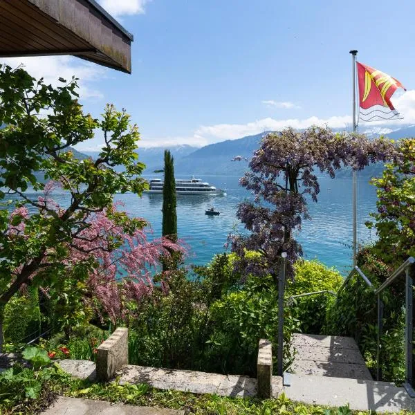 Villa with pool, garden & direct at lake, hotel v destinaci Spiez