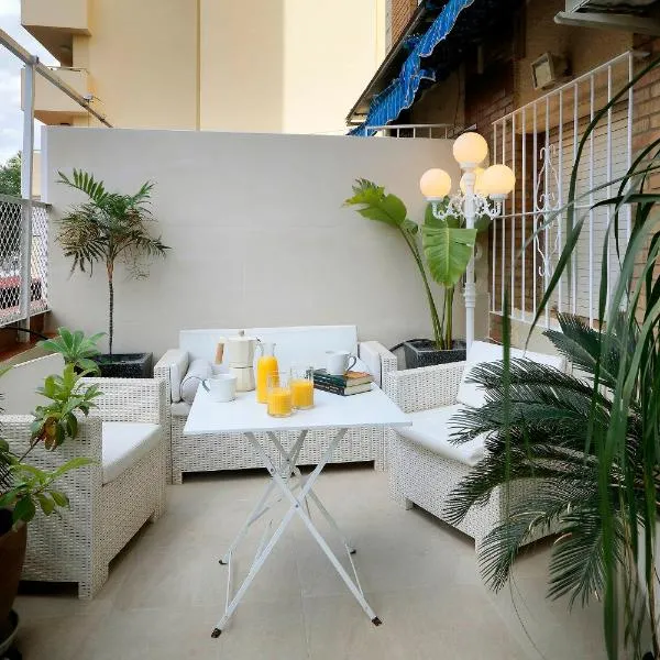 Apartamento con gran terraza jardín cerca del centro, hotel u Sevilji