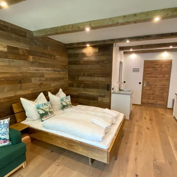 Chalet-Stil mit Pool und Bergblick, hotel v destinaci Sankt Martin bei Lofer