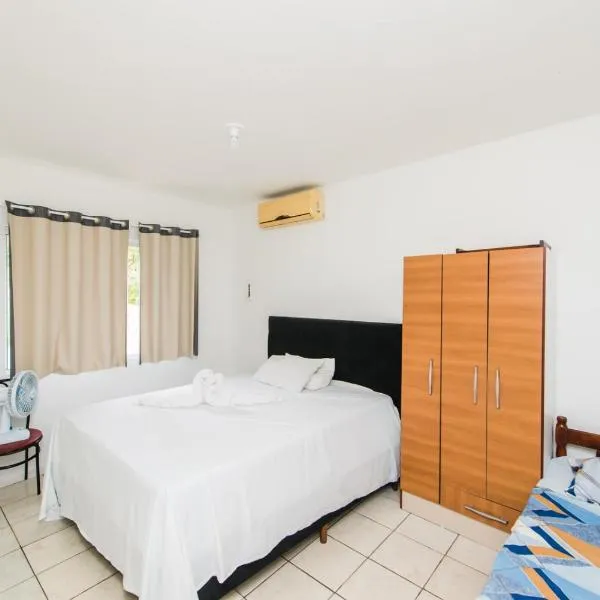 Casa Espaçosa com quintal interno, hotel in Palhoça