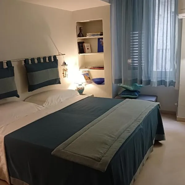 Palazzo Vaaz, hotel a Mola di Bari