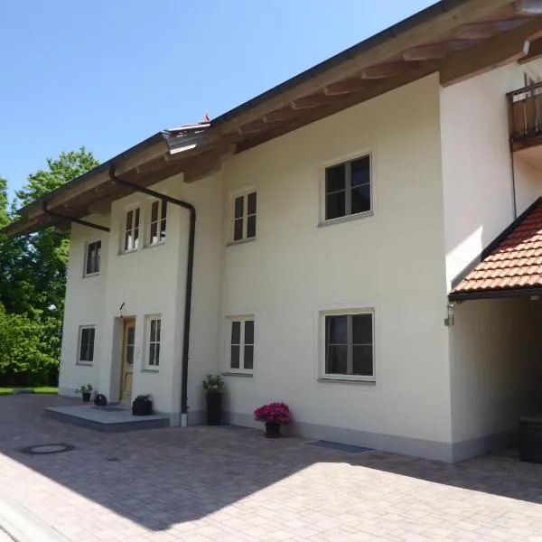 Ferienwohnungen Florian Pletzenauer, hotel in Gstadt am Chiemsee