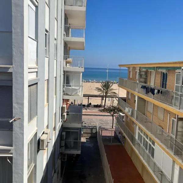 Apartamento vistas al mar - 4to sin ascensor, hotel in Playa de Gandia