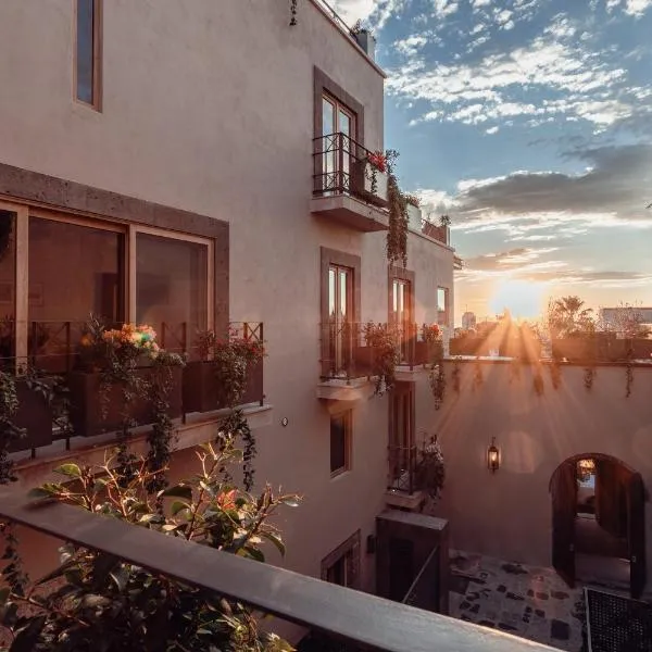 Le Cottage San Miguel de Allende, Modern Luxury in Centro with Pool & Jacuzzi, hotel i San Miguel de Allende