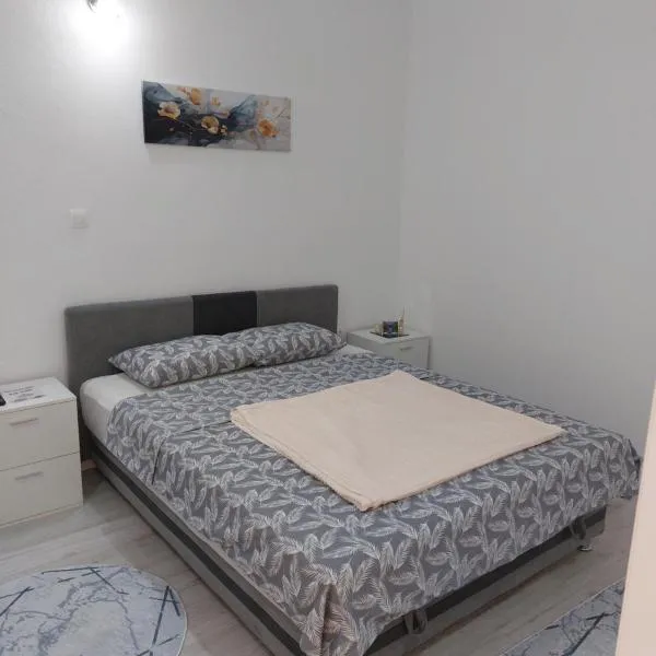 Rooms By the way M17, hotel en Vrapčići