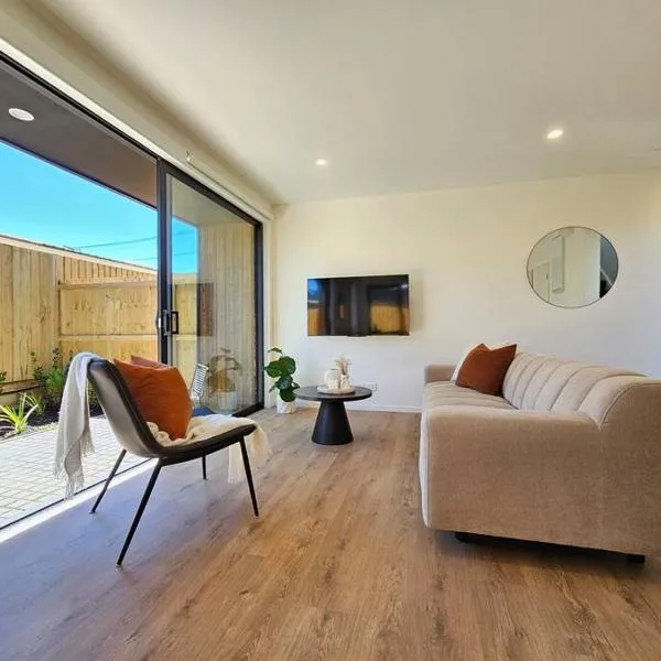 Cosy Central Home - Walk to CBD & Free EScooters!, hotel in Christchurch