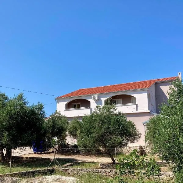 Apartments by the sea Tkon, Pasman - 23194, hotel v Tkonu
