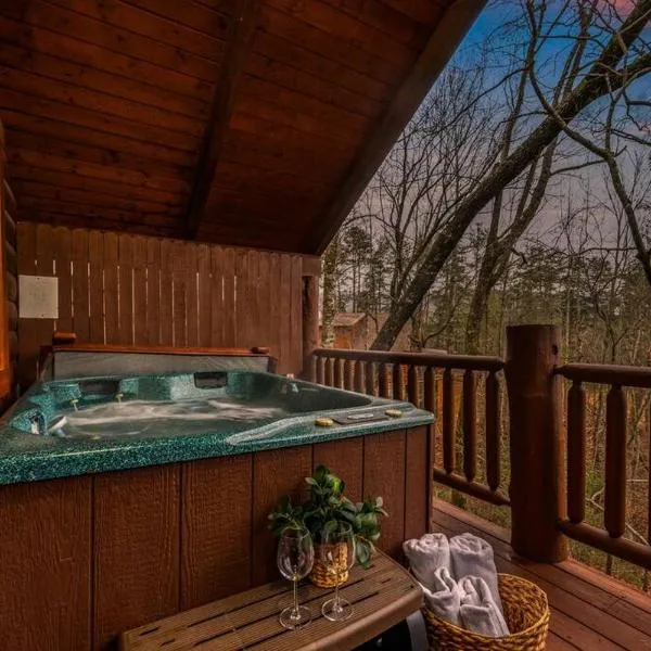 Log Cabin, Hot Tub, Fireplace, Pool Table & Views!, hotel in Sevierville
