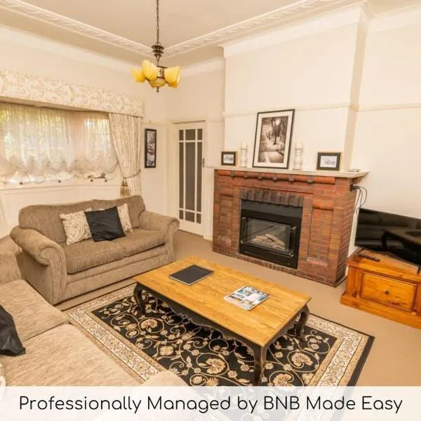 Hillside Cottage │ Comfy, Spacious, Walk to CBD & Stannies, hotell sihtkohas Perthville