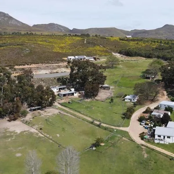 Kleinwatervalplaas Farm Stay Accomodation, hotel v destinaci Caledon