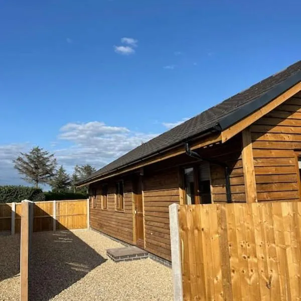 Weston pools Lodge with 6 Bedrooms, hotel in Oswestry