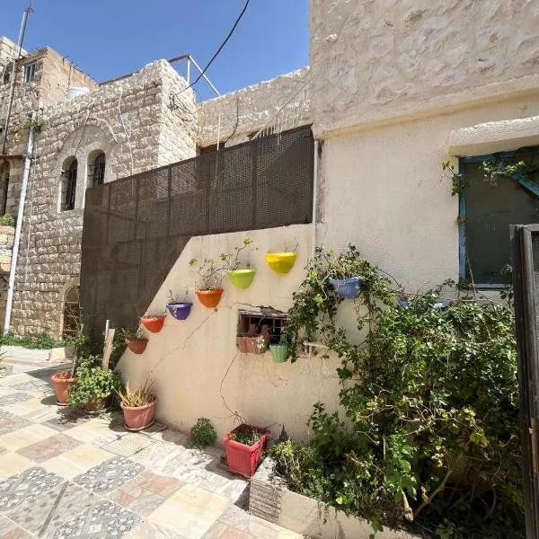 Al Karak House sharing Apt, hotel v destinaci Kerak