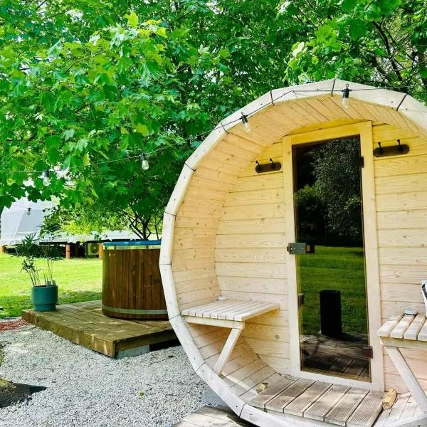 GlampingSantoczno, hotell i Santoczno