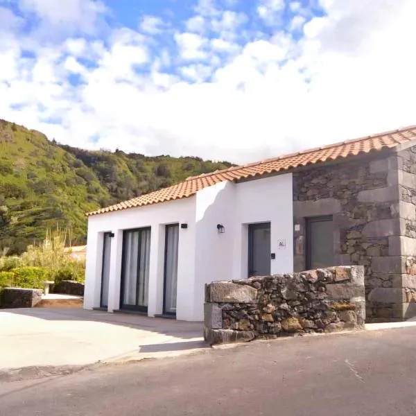 Beachscape Cottage, hotel v destinaci Fajã