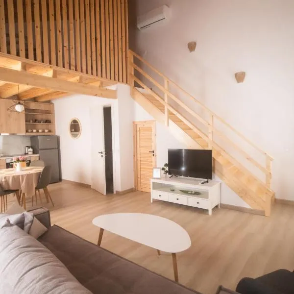 Old town lofts, hotel u gradu Halkida