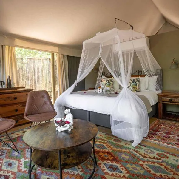 Umkumbe Bush Lodge - Luxury Tented Camp、サビ・サンド動物保護区のホテル
