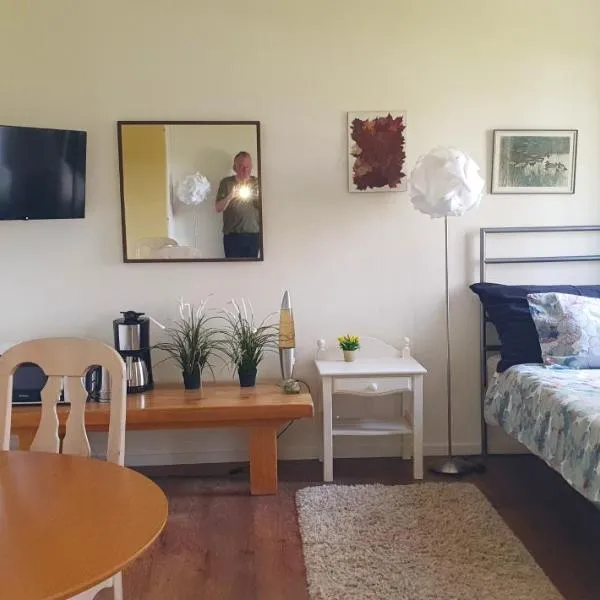 Ekhult Apartments - Ground Floor - Garden and Lake View, hotel v destinaci Ulricehamn