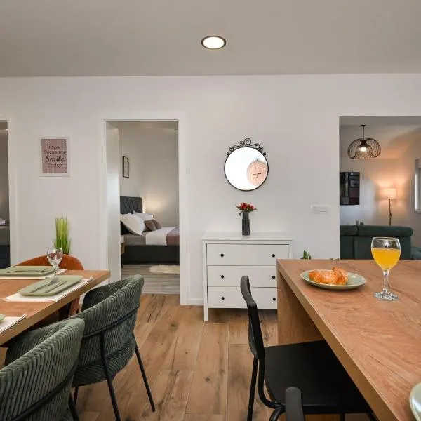 Veliki apartman Petra, hotel v destinaci Posedarje