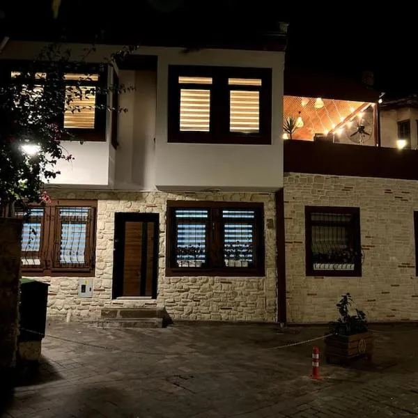 Sunny Antalya VILLA in kale içi Antalya 7 persoons, hotel v destinaci Antalya